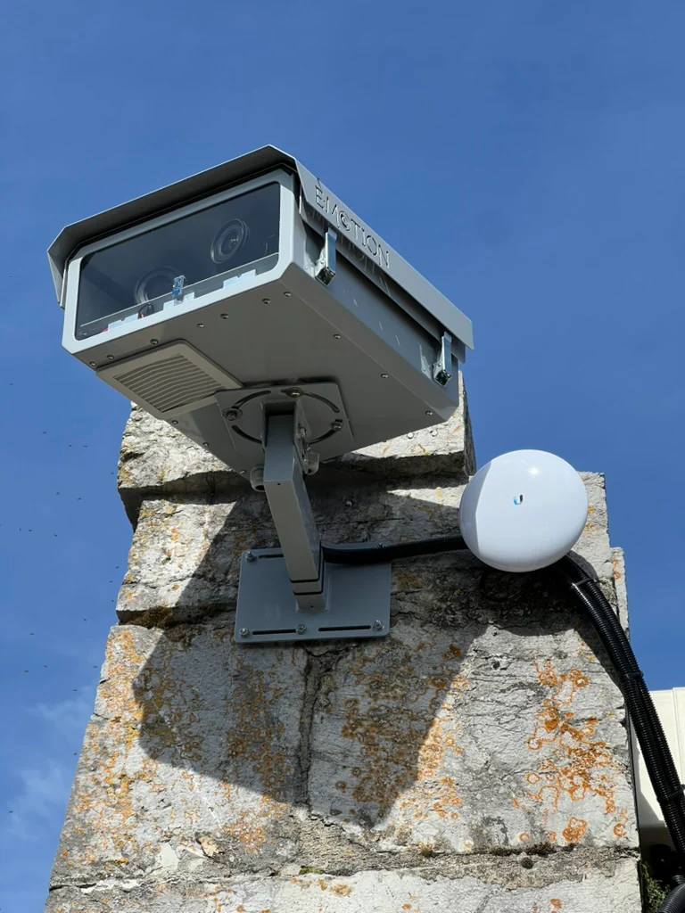 Vraie caméra E-motion installée en extérieur