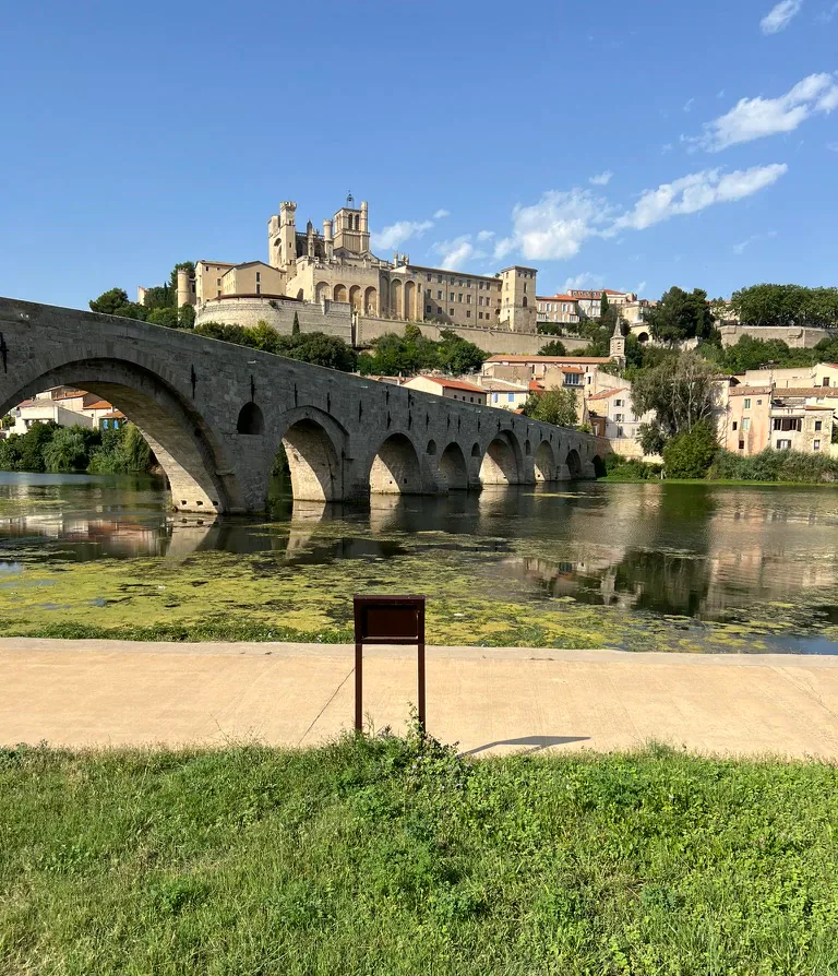 Pont historique et cathédrale de Béziers